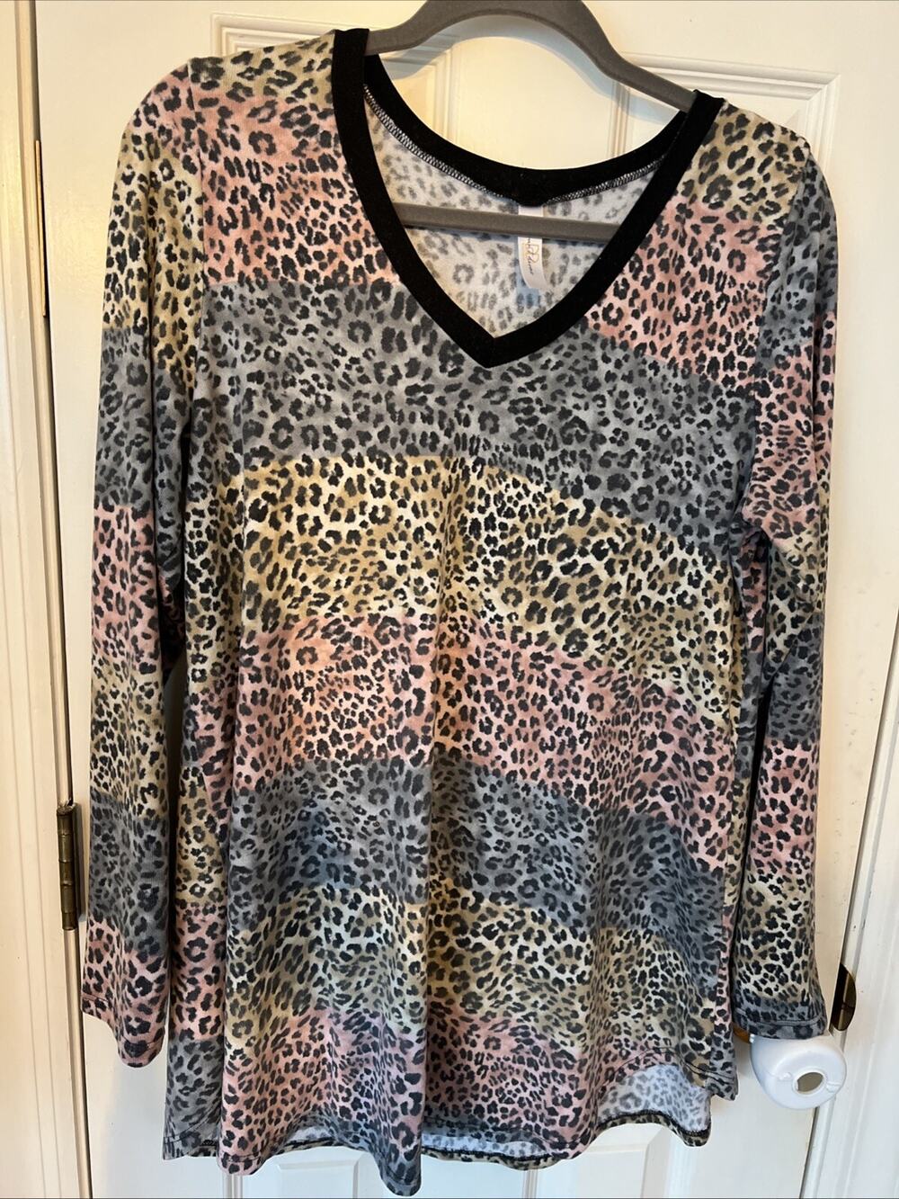 Discount Divas Pink Blue Tan V Neck Large Leopard Top